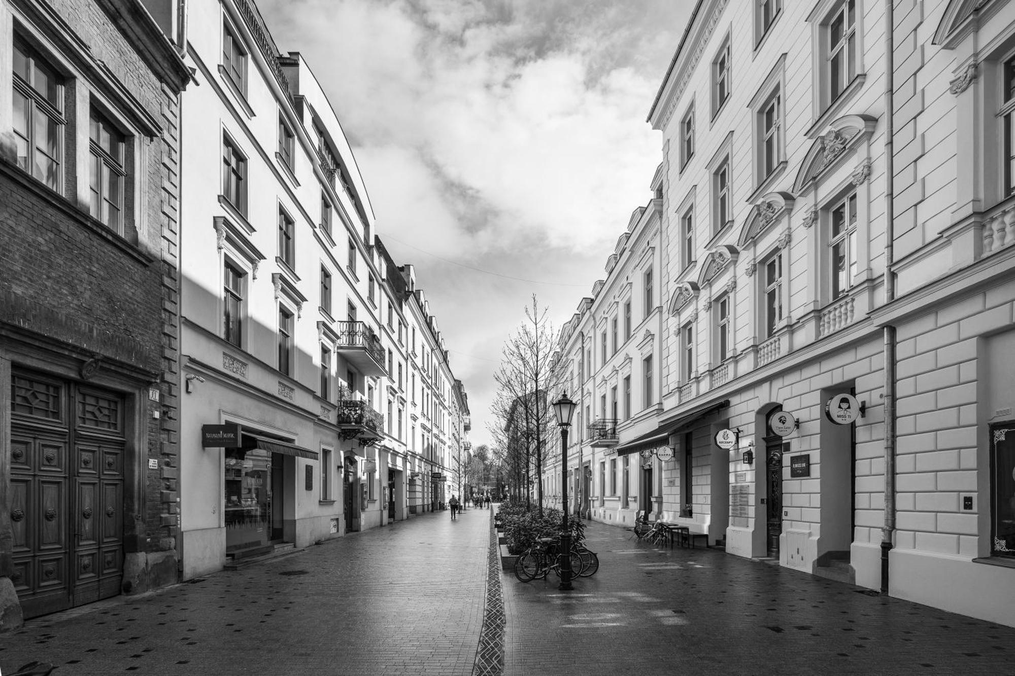 Krupnicza Modern Old Town Apartments - By Upstairs Krakau Buitenkant foto